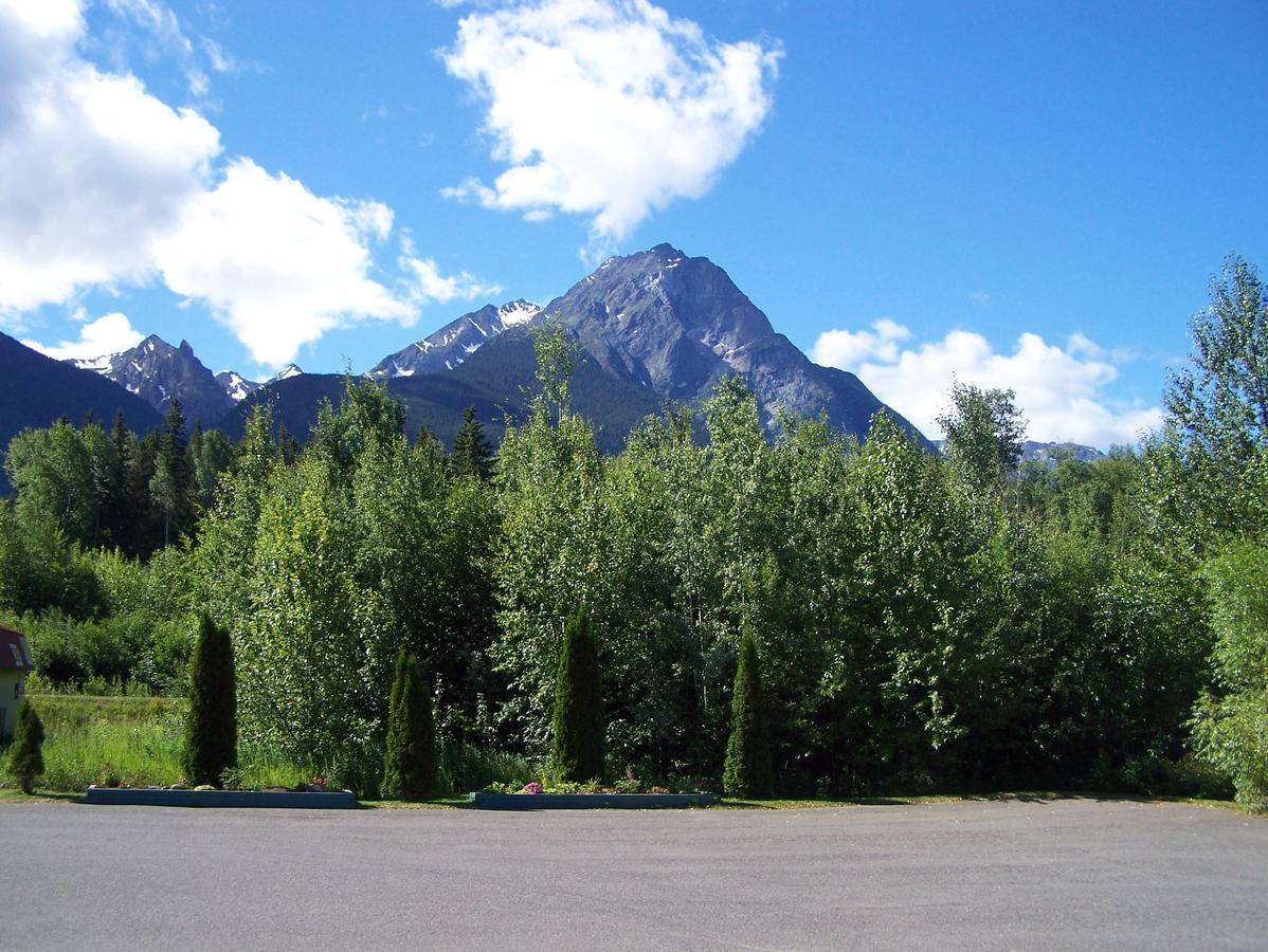 Robber'S Roost Motel New Hazelton Δωμάτιο φωτογραφία